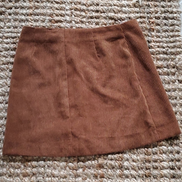 New corduroy tan skirt - Picture 3 of 4
